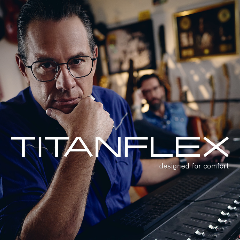 Titanflex: Mann mit Brille