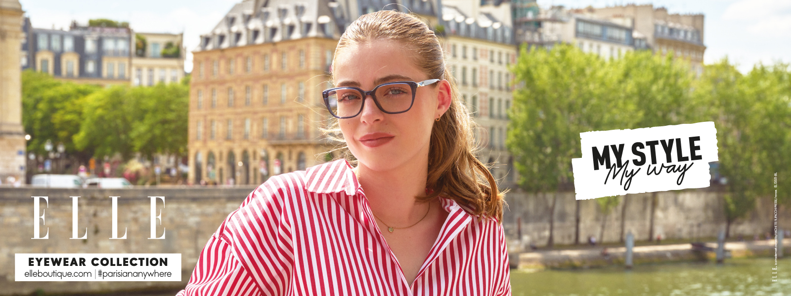 Elle: Junge Frau mit schwarzer Brille